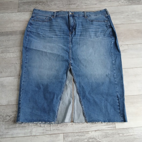 Torrid Women's Plus Size 24 Blue Denim Maxi Skirt With Front Slit NWT - Picture 1 of 10